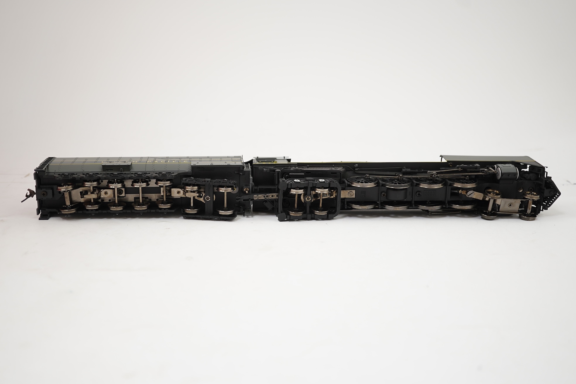 A boxed HO gauge Rivarossi (R5470) model of Union Pacific FEF3 843, 4-8-4 tender locomotive, powered for two rail operation.